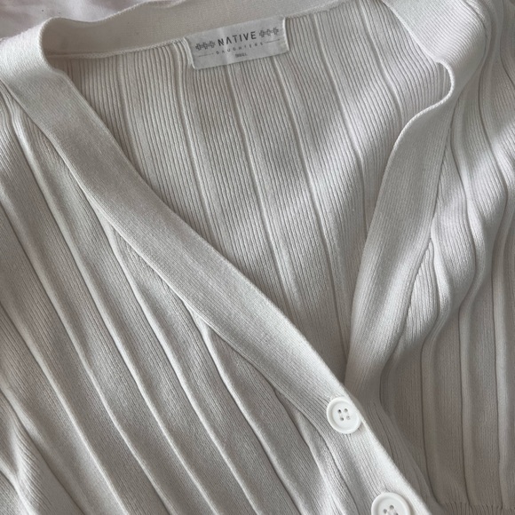 AMERICAN THREADS WHITE BUTTON UP SHORT CARDIGAN - Picture 2 of 5